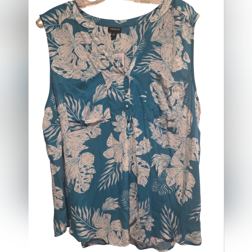 NWT Torrid Teal And White Sleeveless Top Size 2